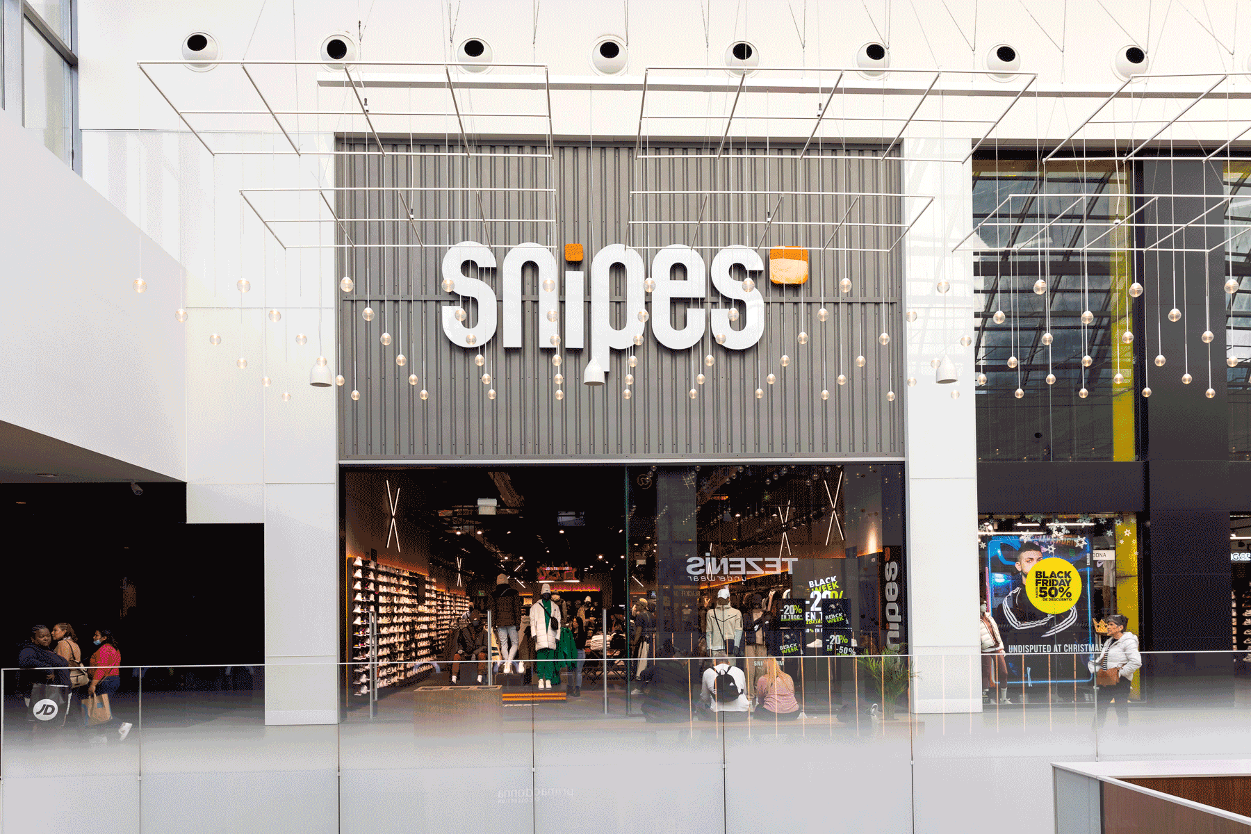 Mar acoge la nueva Concept Store de Snipes